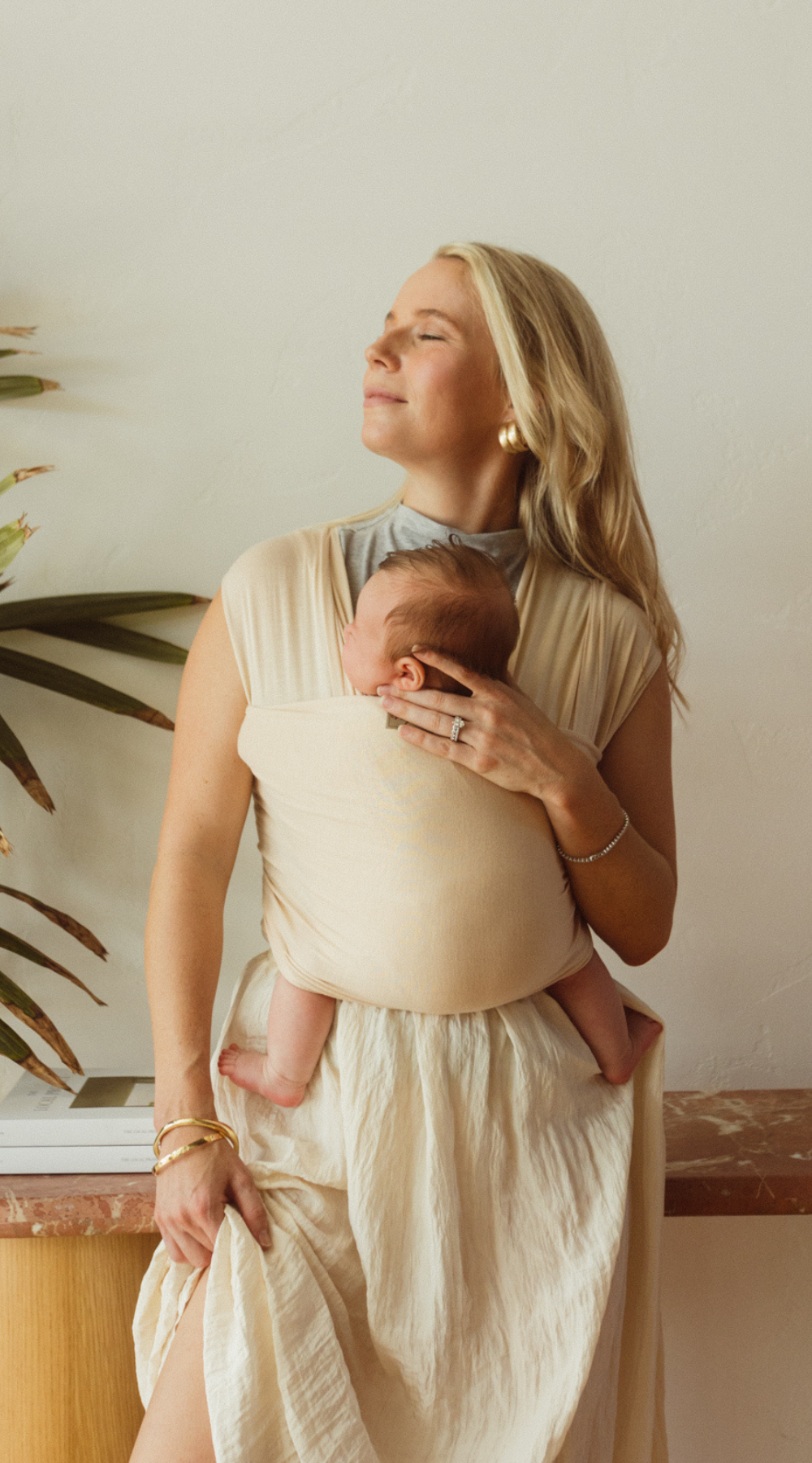 chekoh baby werap carrier for newborn in dune colour perfect sandy beige neutral 