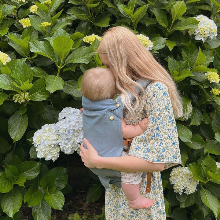 5 Tips for Babywearing in the Warmer Months