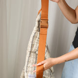 Demonstration of how the Size Extender strap works on the Chekoh Baby Clip Carrier. 