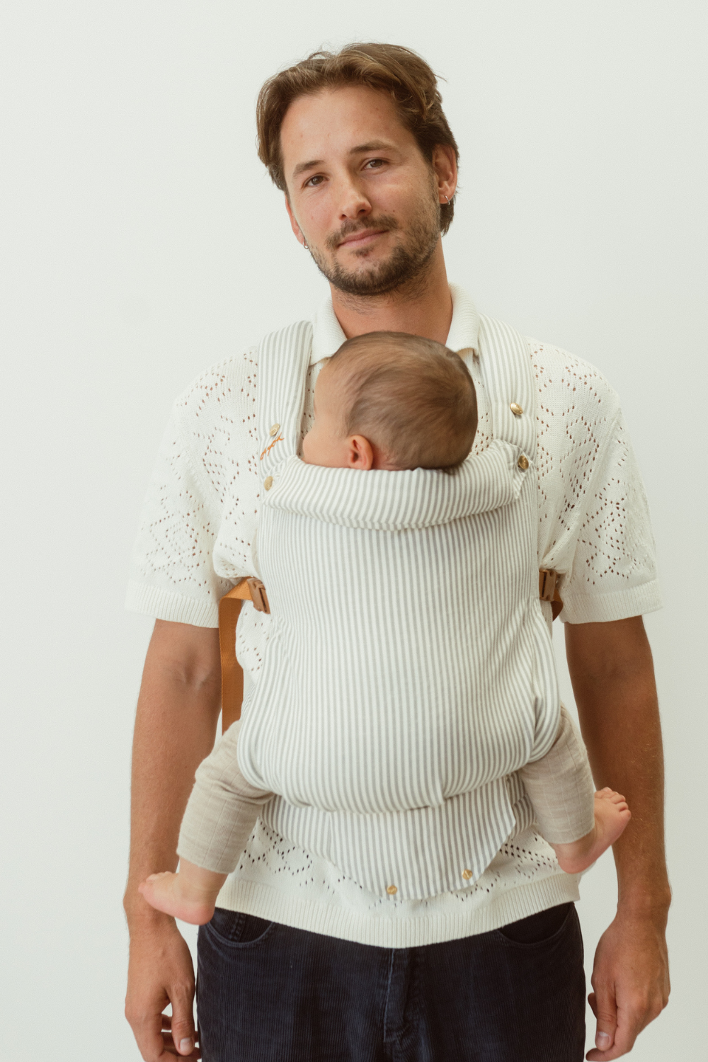 bamboo linen grey stripe baby clip carrier by chekoh australian owned and perfect for newborns and toddlers male babywearing model dad