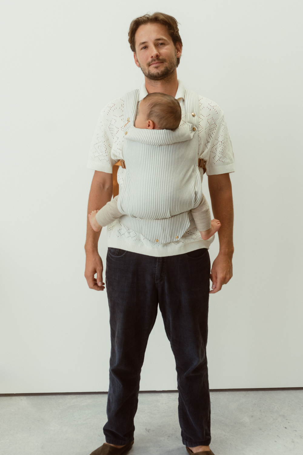 bamboo linen grey stripe baby clip carrier by chekoh australian owned and perfect for newborns and toddlers male babywearing model dad