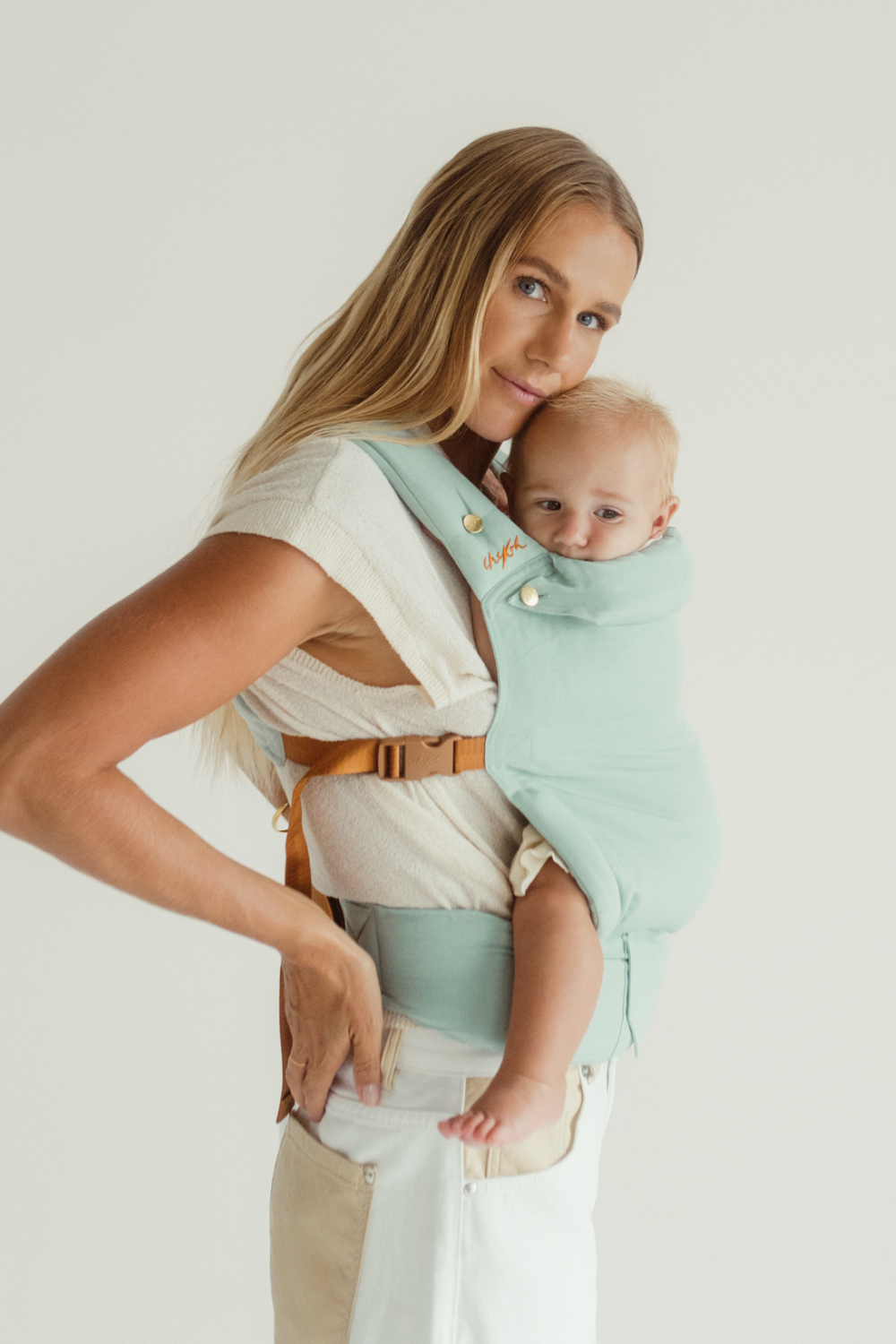 Chekoh Baby Clip Carrier – ergonomic newborn carrier in Teal 