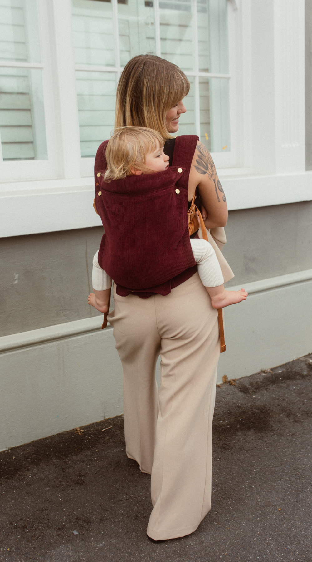 Back Carry your baby in the Chekoh Baby Clip Carrier 2.0. Let them see the world in a more safe and ergonomic position than a forward face.