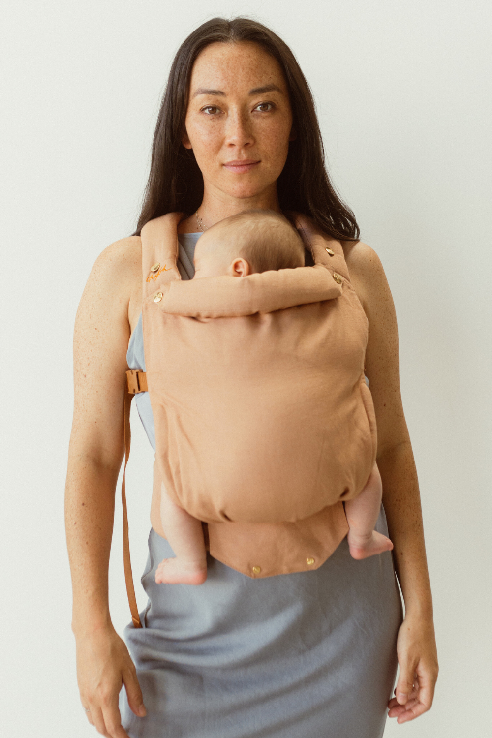 blush pink coloured baby clip carrier by chekoh australian owned and perfect for newborns and toddlers 