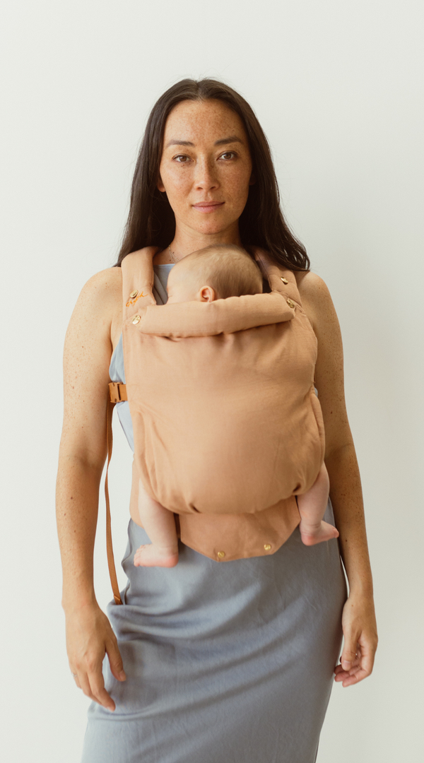 blush pink coloured baby clip carrier by chekoh australian owned and perfect for newborns and toddlers 