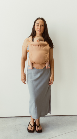 blush coloured baby clip carrier by chekoh australian owned and perfect for newborns and toddlers 