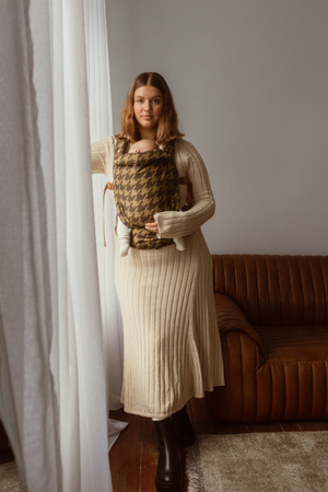 brooklyn chekoh clip carrier bamboo and linen in houndstooth print design perfect for newborn to toddlers australian owned. size inclusive size 22+