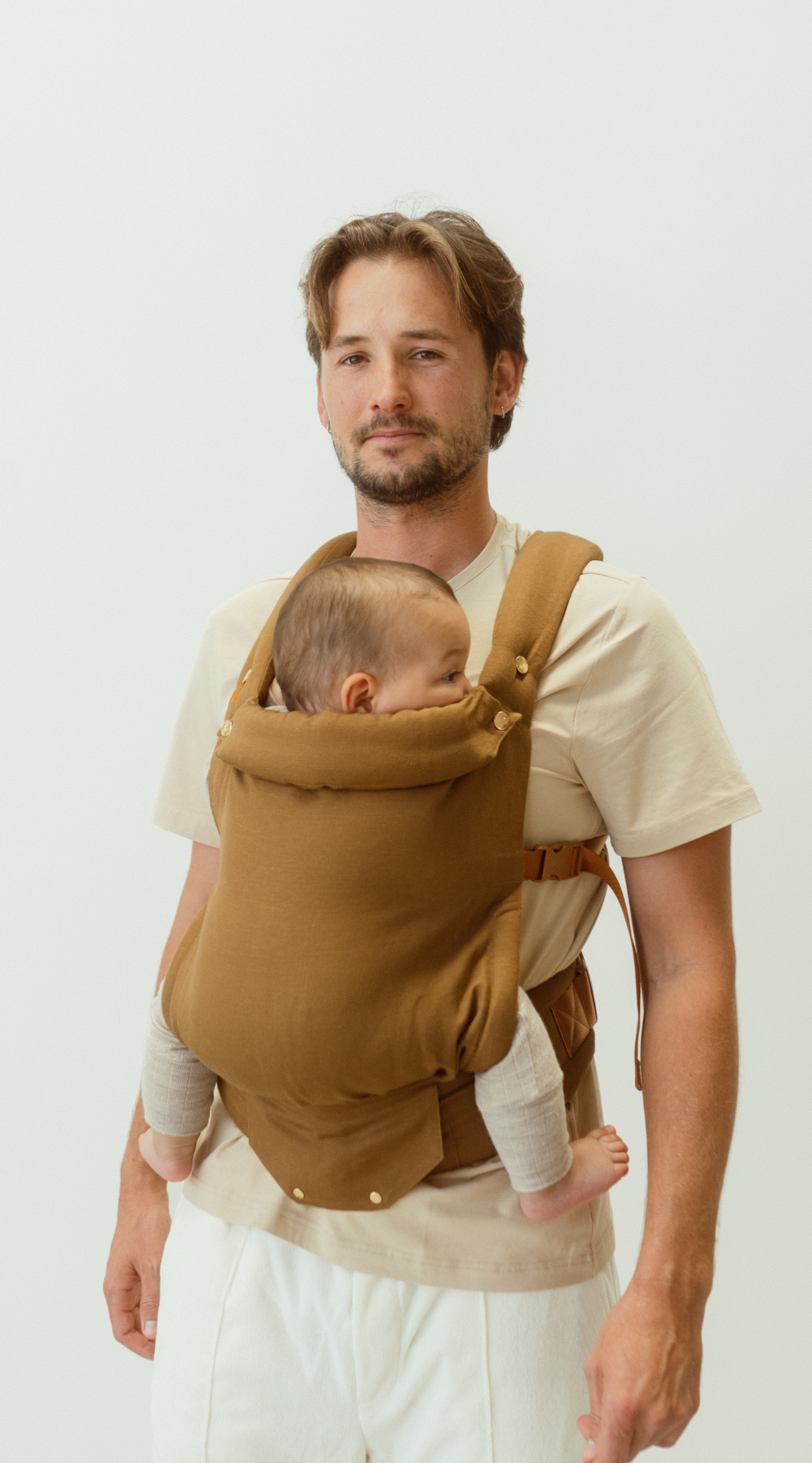 almond coloured baby clip carrier by chekoh australian owned and perfect for newborns and toddlers 