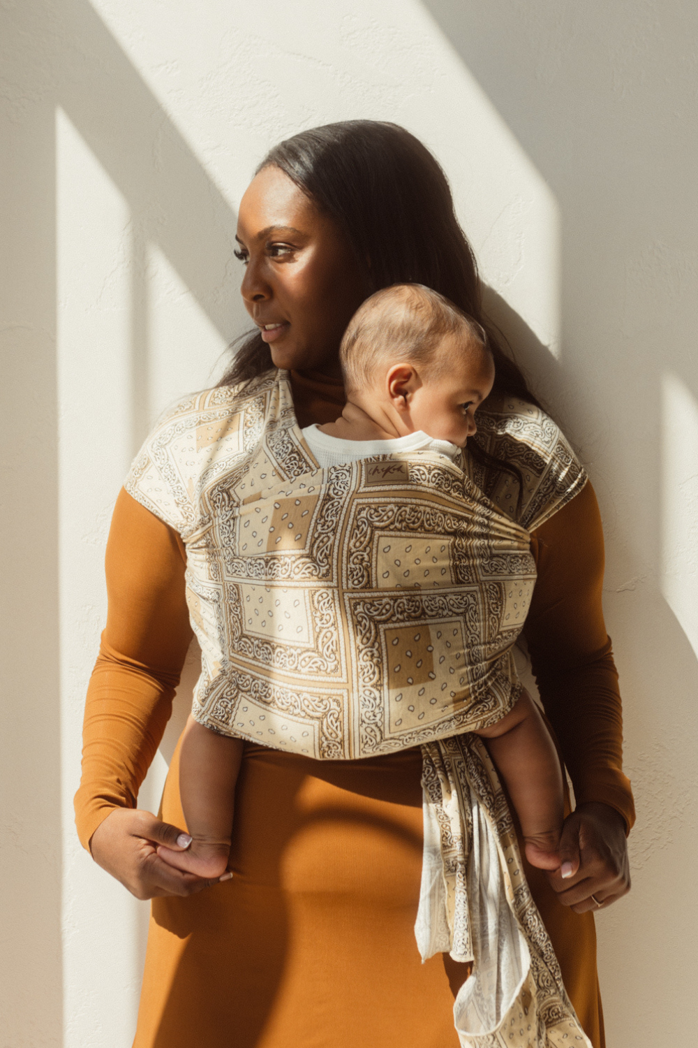 Chekoh Baby Carriers Newborn Wrap Carrier in Bandana print. Neutral colours in beige, cream and ochre for the most perfect style. 