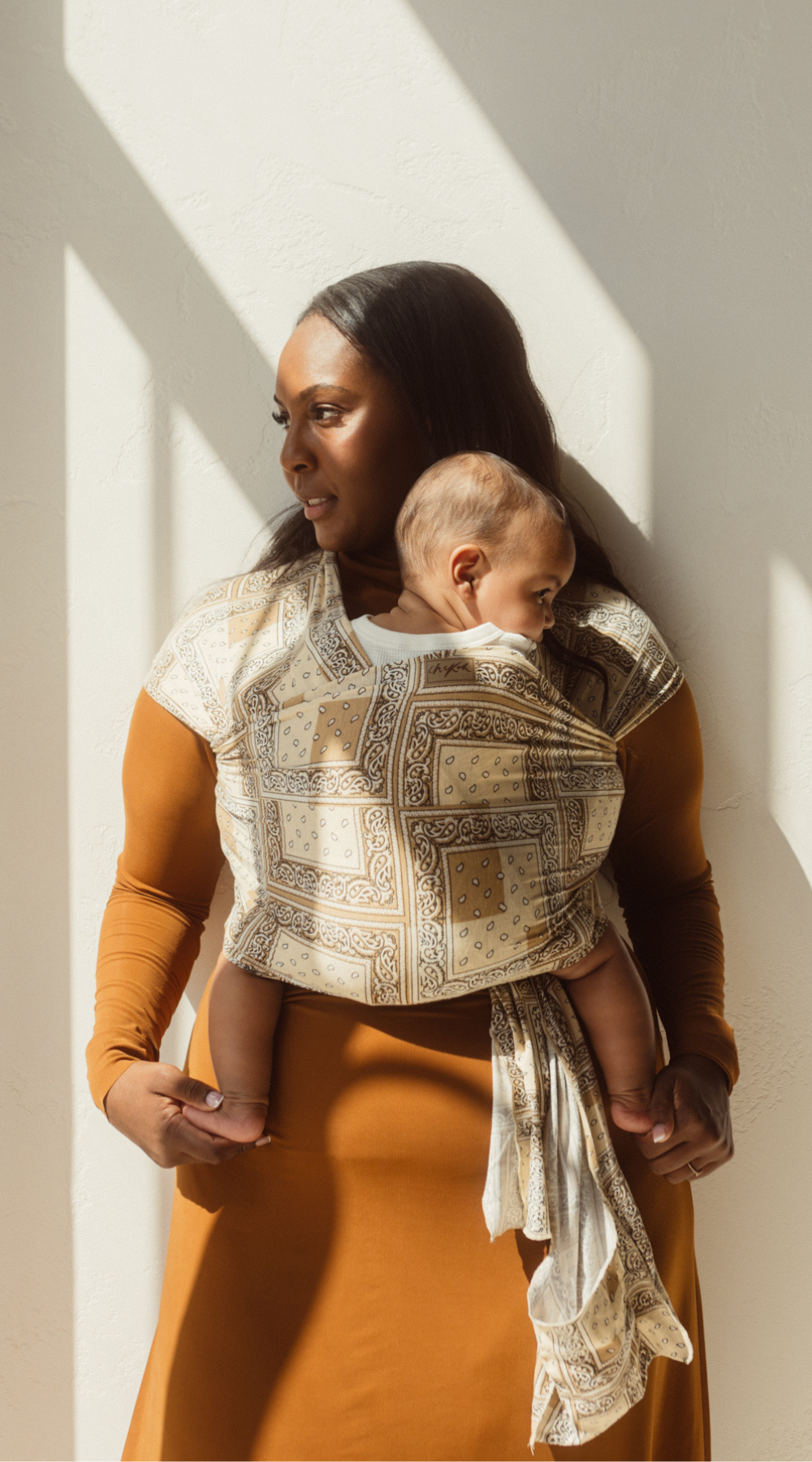 Chekoh Baby Carriers Newborn Wrap Carrier in Bandana print. Neutral colours in beige, cream and ochre for the most perfect style. 