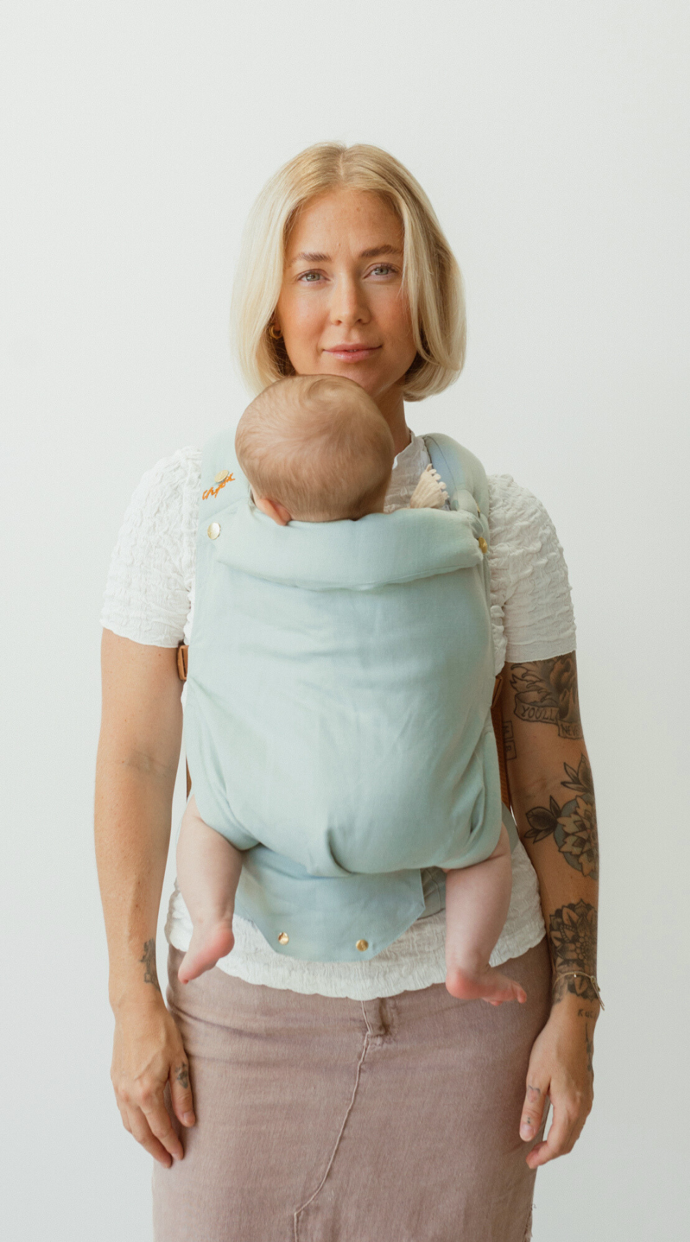 bamboo linen teal blue green colour baby clip carrier by chekoh australian owned and perfect for newborns and toddlers 