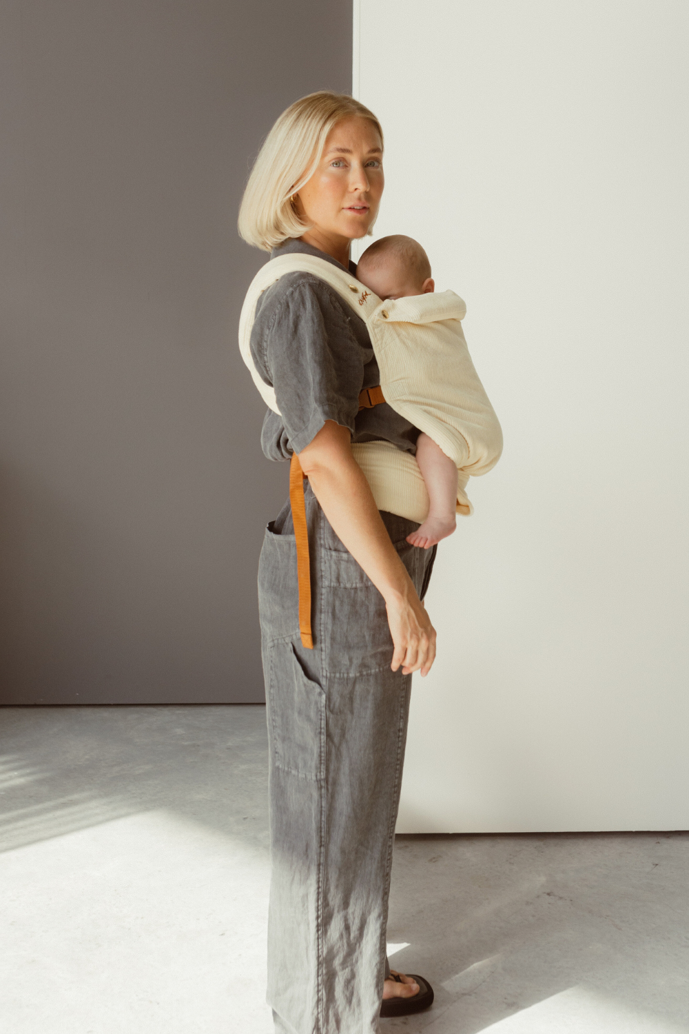 Mum mom mama essential the Chekoh Baby Ivory Cotton Cord Clip Carrier 2.0, breathable and lightweight cotton corduroy for the neutral vintage lover. The Baby Carrier that goes with everything. Compliments guaranteed.