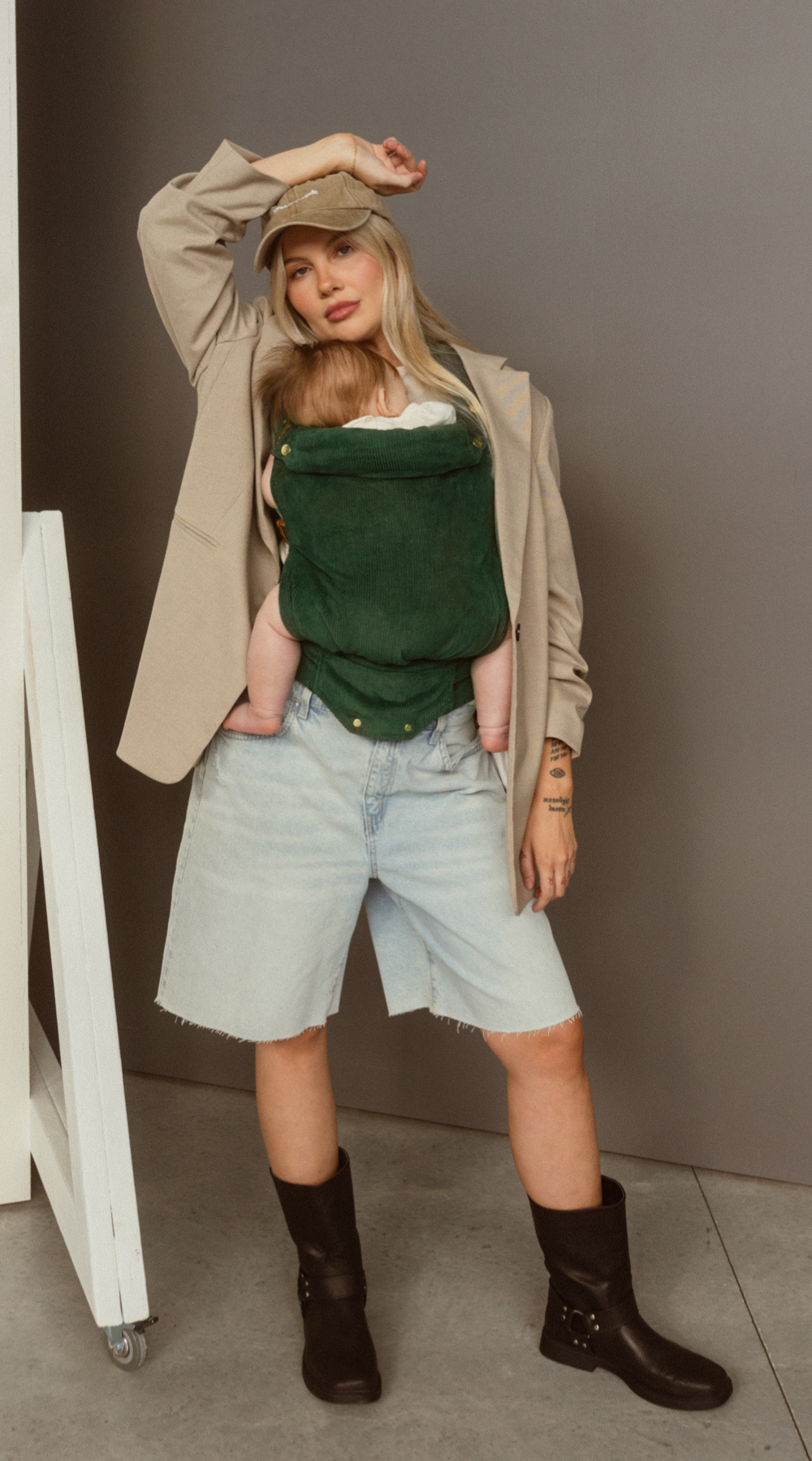 The Baby Carrier everyone will be asking you about. Trending styles, fun colours and lightweight fabrics that are perfect for fit checks.